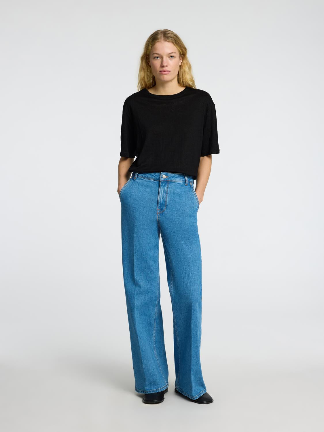 model_shot-front_full